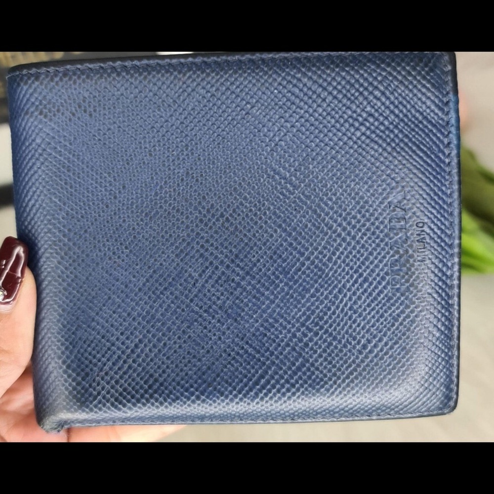 Prada saffiano wallaet